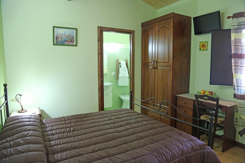Bed and Breakfast Etma SantʼAlfio Pokój zdjęcie